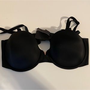 Victoria’s Secret strapless bra